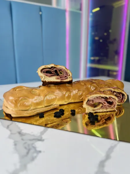 PAN DE JAMON Y QUESO BLANCO P