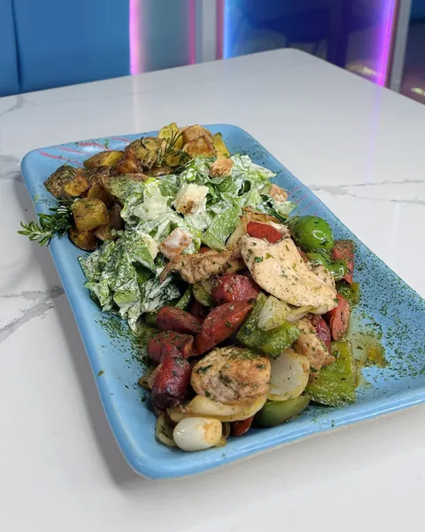 POLLO SALTEADO EN CHISTORRAS Y VEGETALES